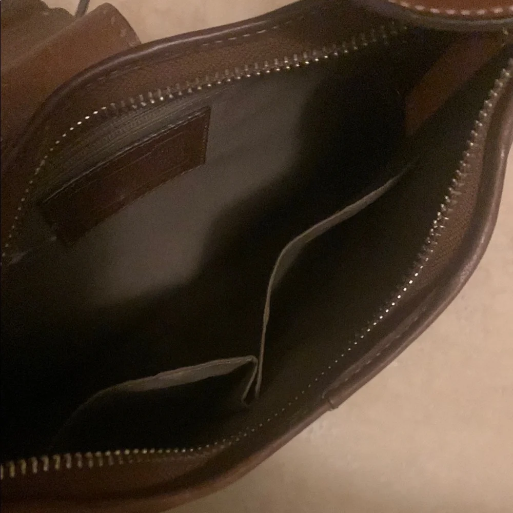Elegant Brown Leather Shoulder Bag - Picture 4 of 9